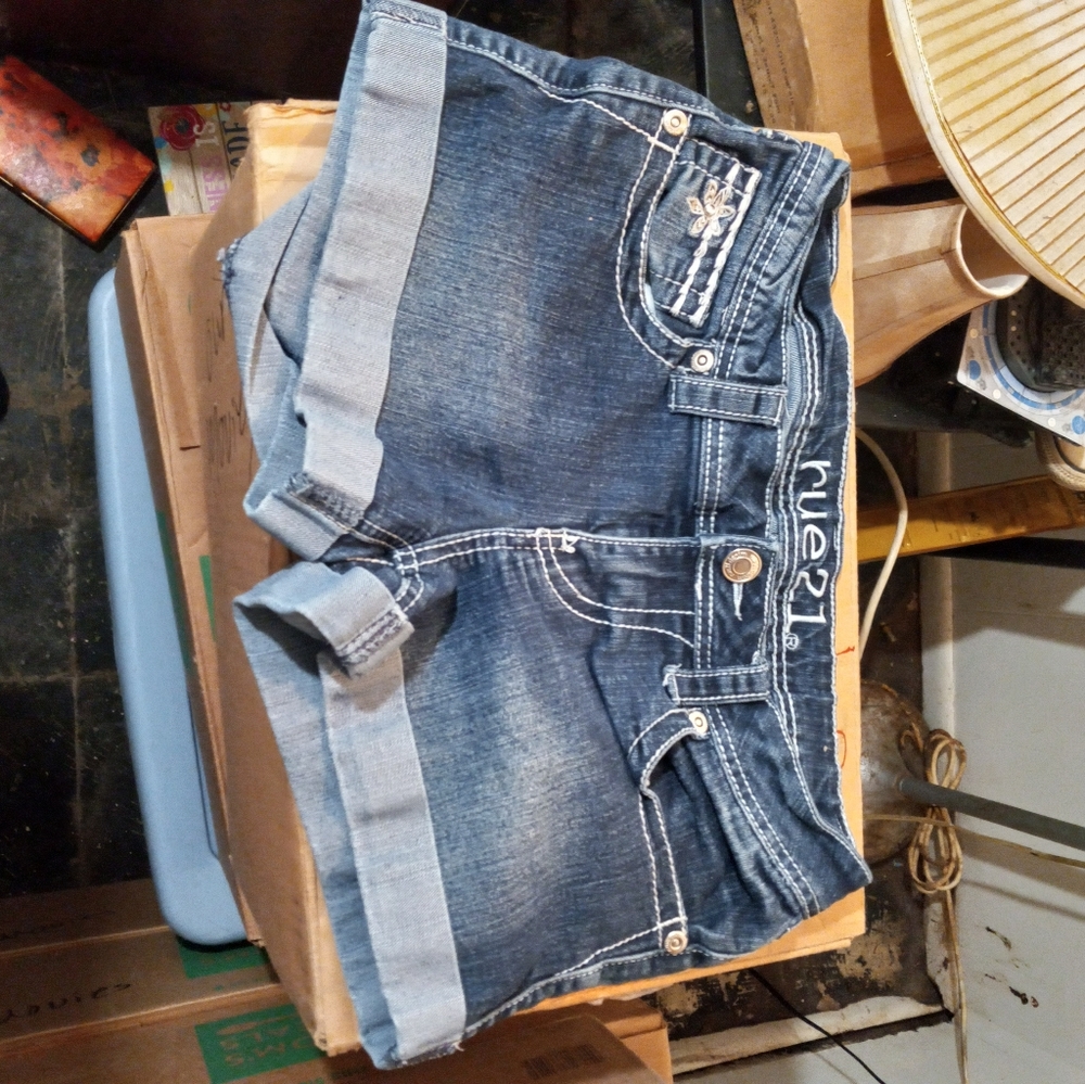 Clothes - Picture 4 of 16